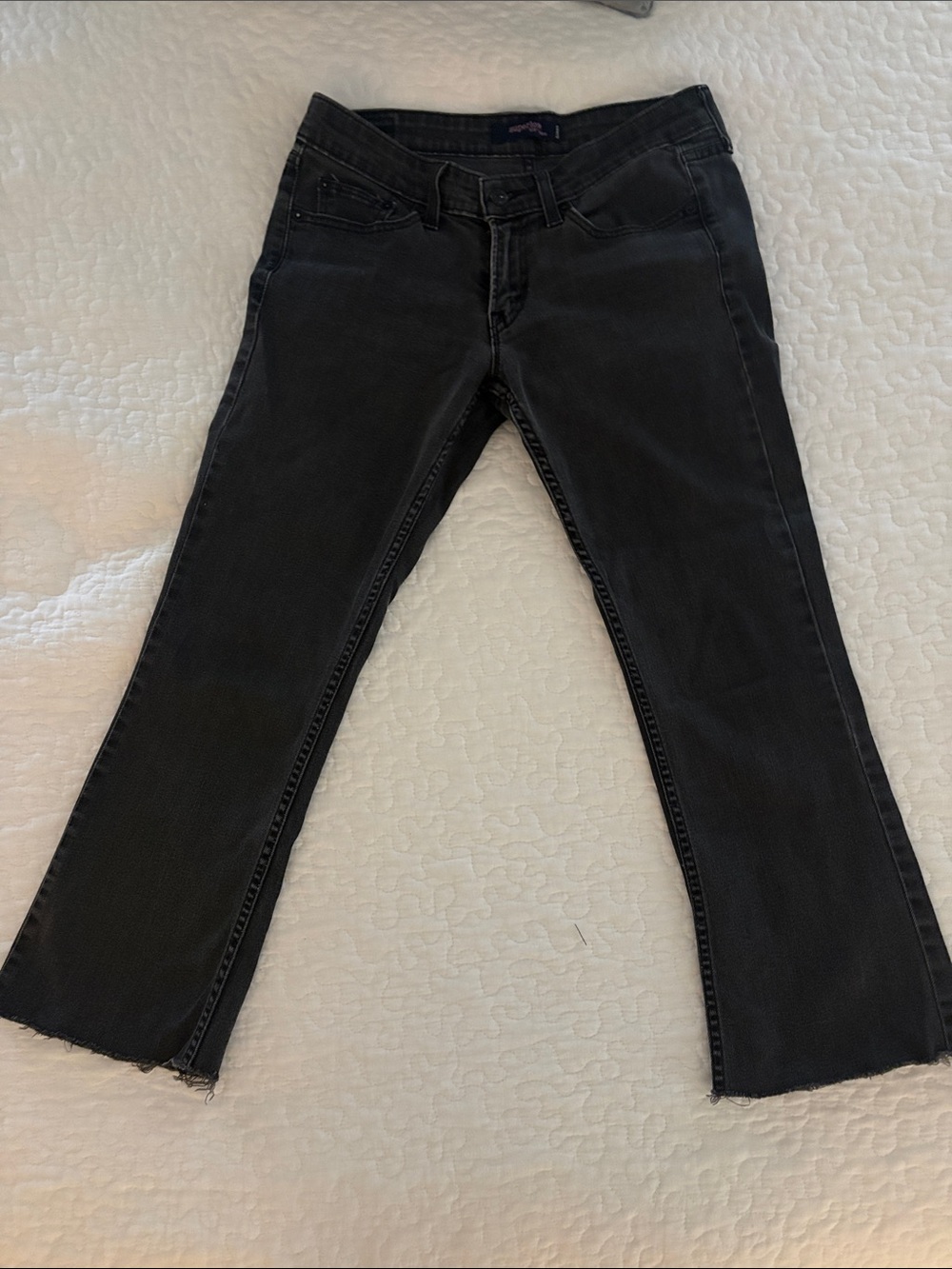 Levi's Black Cropped Ankle Jeans